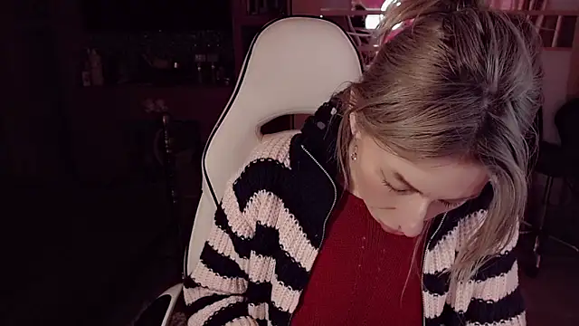 Snapshot of AnnieGOld_ chatting on March 9, 8:07 am AnnieGOld online show from March 9, 8:07 am