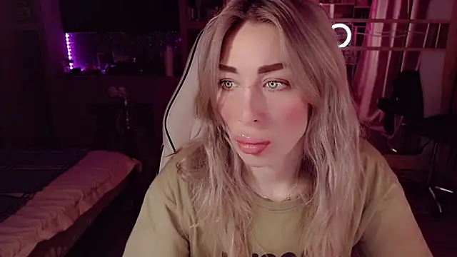 Snapshot of AnnieGOld_ chatting on March 12, 7:53 pm AnnieGOld online show from March 12, 7:53 pm