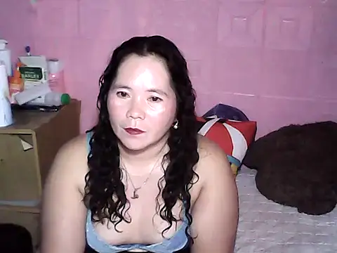 Snapshot of hotpusie_4u chatting on October 9, 4:05 pm hotpusie 4u online show from October 9, 4:05 pm