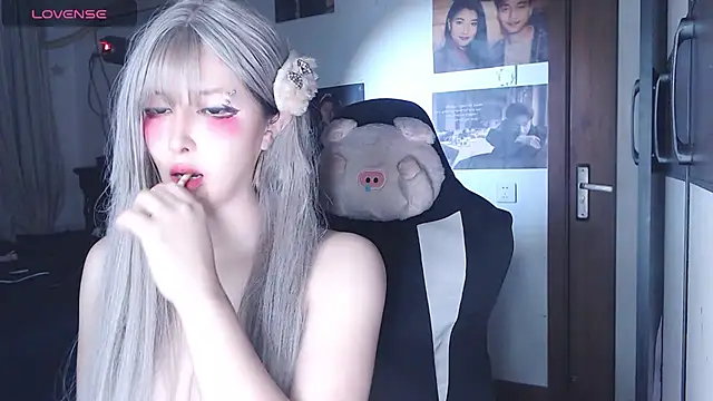 Snapshot of candy_cola chatting on October 28, 1:31 am candy cola online show from October 28, 1:31 am