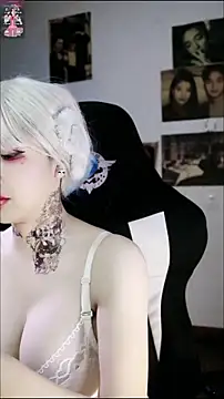 Snapshot of candy_cola chatting on January 8, 5:26 pm candy cola online show from January 8, 5:26 pm