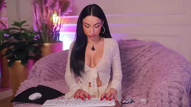 Snapshot of Anais_Bloom chatting on July 7, 7:18 pm Anais Bloom online show from July 7, 7:18 pm