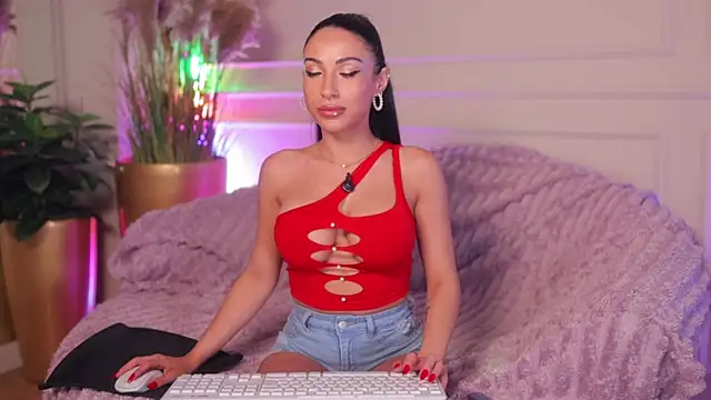 Snapshot of Anais_Bloom chatting on July 8, 7:18 pm Anais Bloom online show from July 8, 7:18 pm