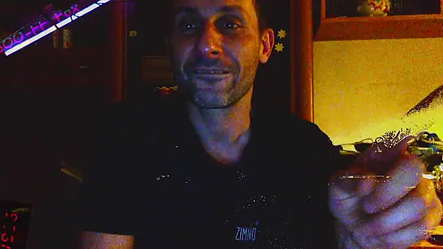 Snapshot of FireFox_Feel chatting on December 3, 4:50 pm FireFox Feel online show from December 3, 4:50 pm