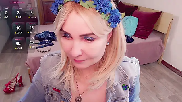 Snapshot of _unique_cam_ chatting on February 2, 8:57 am  unique cam  online show from February 2, 8:57 am