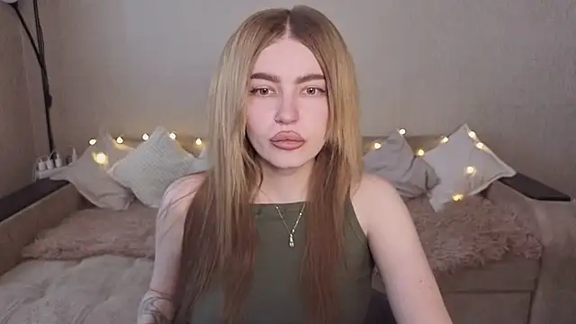 Snapshot of ViolettaLopez chatting on May 23, 12:53 pm ViolettaLopez online show from May 23, 12:53 pm