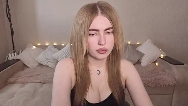 Snapshot of ViolettaLopez chatting on June 8, 11:21 am ViolettaLopez online show from June 8, 11:21 am