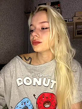 Snapshot of SIMBA_BOS chatting on November 19, 2:11 am SIMBA BOS online show from November 19, 2:11 am