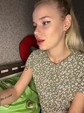 Snapshot of SIMBA_BOS chatting on December 3, 2:19 am SIMBA BOS online show from December 3, 2:19 am