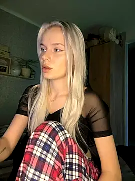 Snapshot of SIMBA_BOS chatting on December 4, 2:21 am SIMBA BOS online show from December 4, 2:21 am