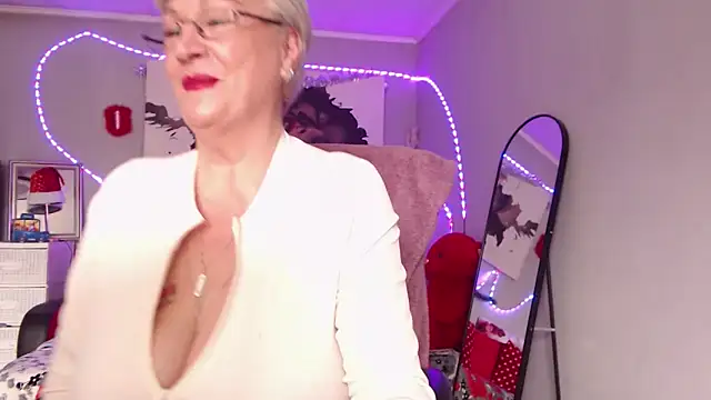 Snapshot of LaylaMilf chatting on December 20, 9:16 am LaylaMilf online show from December 20, 9:16 am