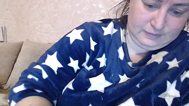 Amy August online show from February 8, 6:50 am