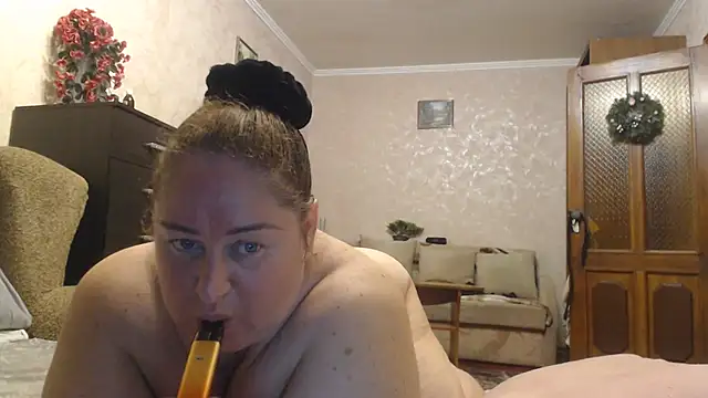 Amy August online show from June 19, 6:45 pm