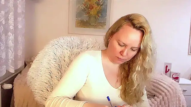 Snapshot of Sarah4you chatting on January 24, 5:42 pm Sarah4you online show from January 24, 5:42 pm