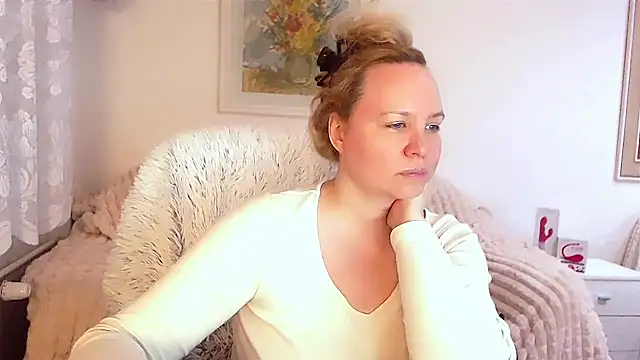 Snapshot of Sarah4you chatting on January 24, 9:37 pm Sarah4you online show from January 24, 9:37 pm