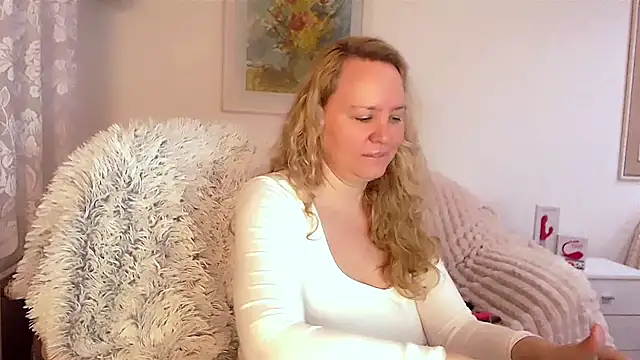 Snapshot of Sarah4you chatting on January 25, 5:19 pm Sarah4you online show from January 25, 5:19 pm