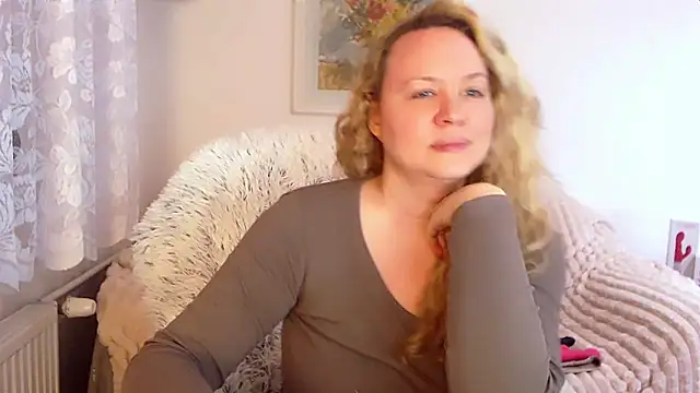 Snapshot of Sarah4you chatting on January 27, 9:44 pm Sarah4you online show from January 27, 9:44 pm