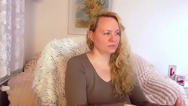 Snapshot of Sarah4you chatting on January 28, 12:47 am Sarah4you online show from January 28, 12:47 am