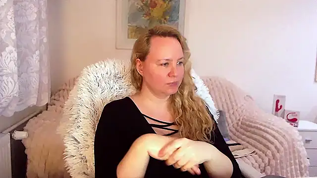 Snapshot of Sarah4you chatting on January 28, 9:50 pm Sarah4you online show from January 28, 9:50 pm