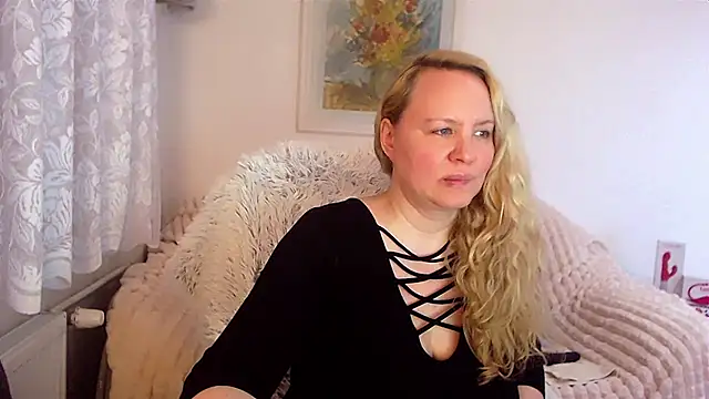 Snapshot of Sarah4you chatting on January 29, 12:54 am Sarah4you online show from January 29, 12:54 am