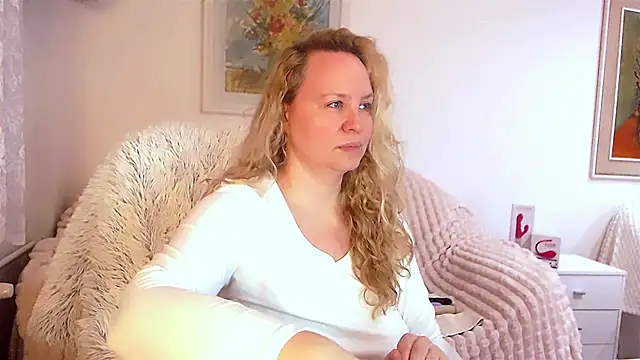 Snapshot of Sarah4you chatting on January 30, 9:36 pm Sarah4you online show from January 30, 9:36 pm