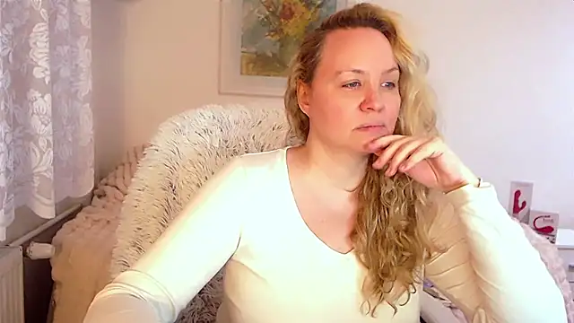 Snapshot of Sarah4you chatting on January 31, 9:37 pm Sarah4you online show from January 31, 9:37 pm