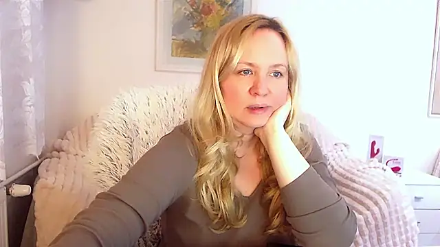 Snapshot of Sarah4you chatting on February 4, 9:41 pm Sarah4you online show from February 4, 9:41 pm