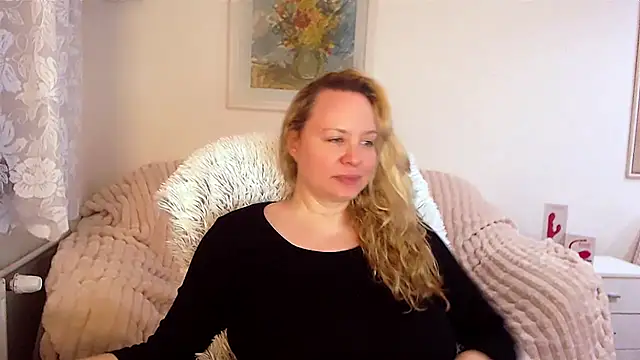 Snapshot of Sarah4you chatting on February 14, 9:32 pm Sarah4you online show from February 14, 9:32 pm