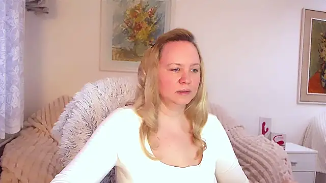 Snapshot of Sarah4you chatting on February 16, 4:10 pm Sarah4you online show from February 16, 4:10 pm