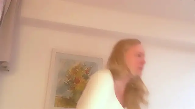 Snapshot of Sarah4you chatting on February 22, 5:24 pm Sarah4you online show from February 22, 5:24 pm