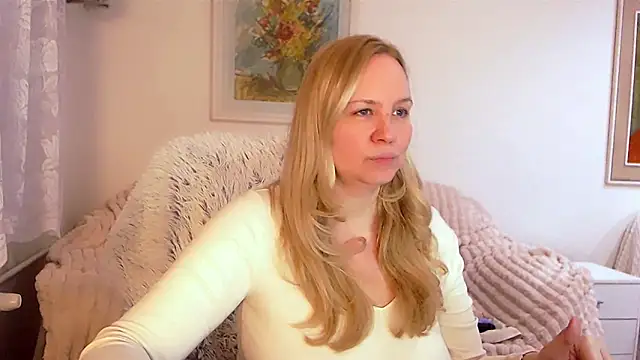 Snapshot of Sarah4you chatting on February 22, 10:31 pm Sarah4you online show from February 22, 10:31 pm