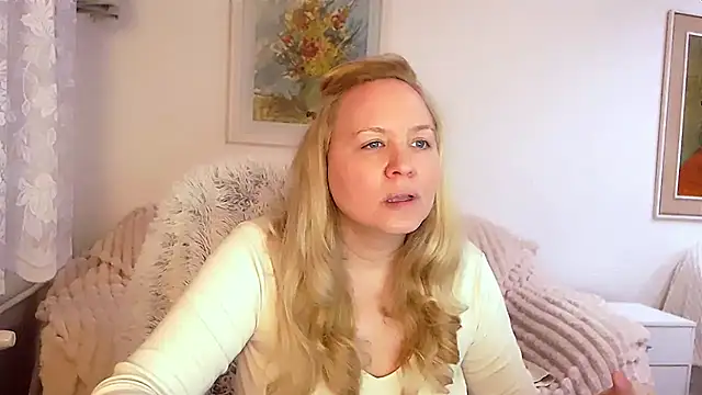 Snapshot of Sarah4you chatting on February 27, 9:47 pm Sarah4you online show from February 27, 9:47 pm