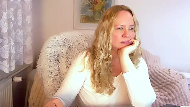 Snapshot of Sarah4you chatting on March 5, 12:59 am Sarah4you online show from March 5, 12:59 am