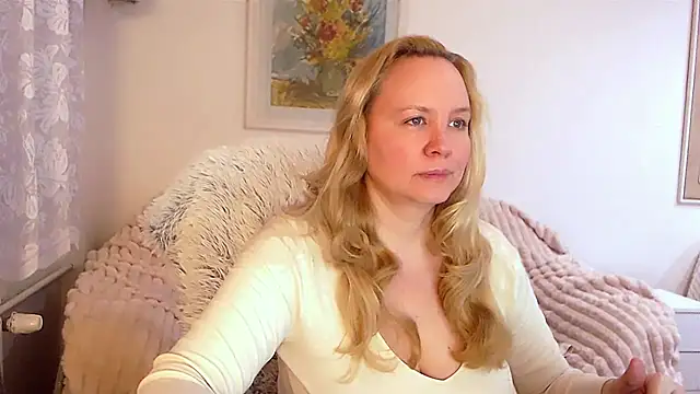 Snapshot of Sarah4you chatting on March 9, 9:36 pm Sarah4you online show from March 9, 9:36 pm