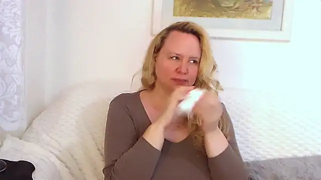 Snapshot of Sarah4you chatting on September 26, 8:35 pm Sarah4you online show from September 26, 8:35 pm