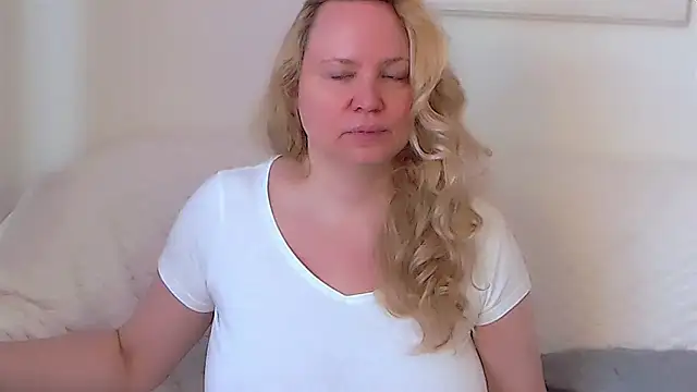 Snapshot of Sarah4you chatting on September 27, 1:49 pm Sarah4you online show from September 27, 1:49 pm