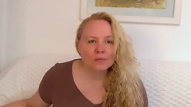 Snapshot of Sarah4you chatting on October 9, 8:51 pm Sarah4you online show from October 9, 8:51 pm