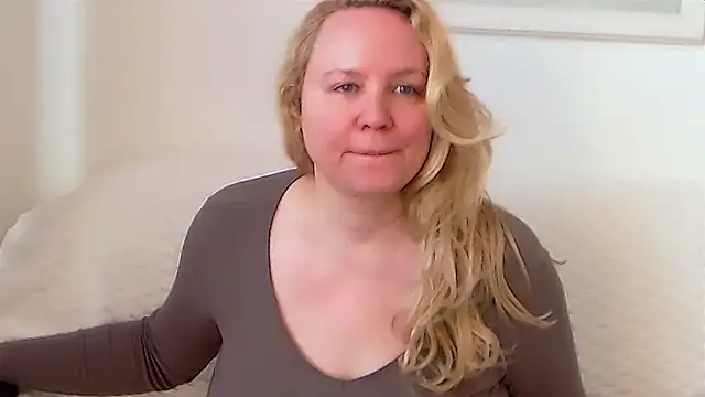 Snapshot of Sarah4you chatting on October 24, 2:13 pm Sarah4you online show from October 24, 2:13 pm