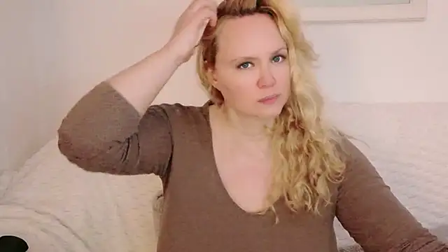 Snapshot of Sarah4you chatting on November 13, 5:12 pm Sarah4you online show from November 13, 5:12 pm