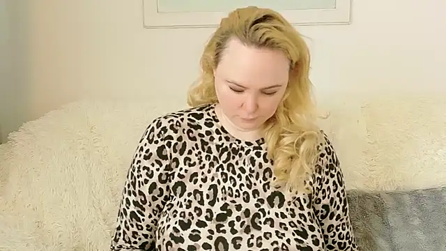 Snapshot of Sarah4you chatting on May 16, 1:21 pm Sarah4you online show from May 16, 1:21 pm