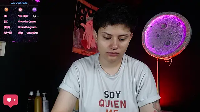Snapshot of girl_intense444 chatting on May 18, 1:06 pm girl intense444 online show from May 18, 1:06 pm
