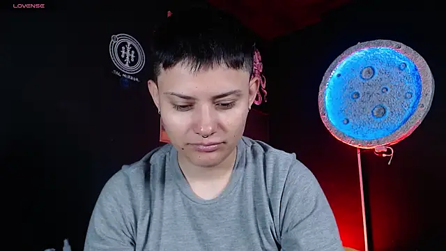 Snapshot of girl_intense444 chatting on July 17, 1:40 pm girl intense444 online show from July 17, 1:40 pm