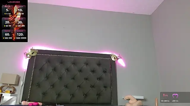 Snapshot of CharlotteLemke chatting on May 4, 12:34 pm CharlotteLemke online show from May 4, 12:34 pm