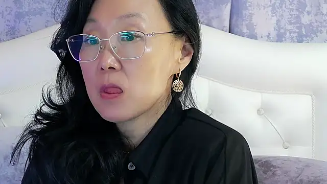 Snapshot of Asian_legs chatting on June 2, 9:55 am Asian legs online show from June 2, 9:55 am
