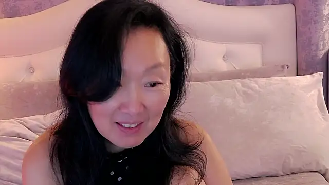 Snapshot of Asian_legs chatting on July 17, 10:22 am Asian legs online show from July 17, 10:22 am