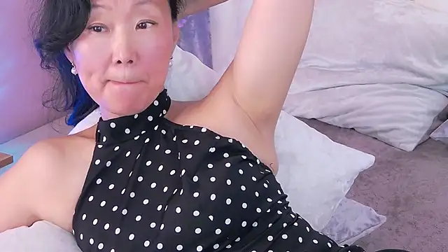 Snapshot of Asian_legs chatting on July 28, 11:17 am Asian legs online show from July 28, 11:17 am