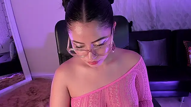 Snapshot of PaulinaBelushi chatting on December 21, 1:15 am PaulinaBelushi online show from December 21, 1:15 am