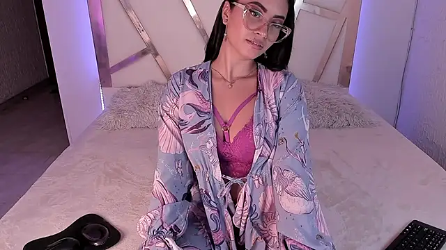 Snapshot of PaulinaBelushi chatting on January 15, 4:43 pm PaulinaBelushi online show from January 15, 4:43 pm