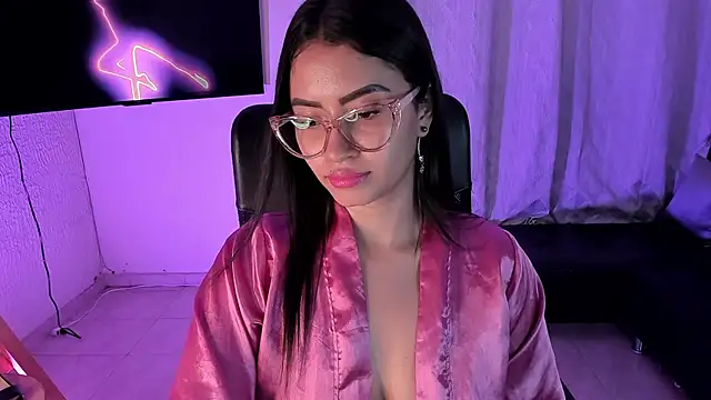 Snapshot of PaulinaBelushi chatting on February 13, 11:58 pm PaulinaBelushi online show from February 13, 11:58 pm