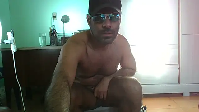 Snapshot of MILITARS chatting on June 5, 7:19 pm MILITARS online show from June 5, 7:19 pm